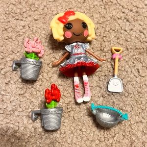 Lalaloopsy Planting flowers 🪴 collection.